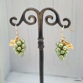 もっとミニ！葡萄のピアス（マスカット）の画像