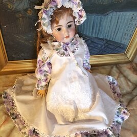 ドールの背丈が７０ｃｍ位用　ローンエプロン、バラ柄のドレス、ボネのセット　送料込みの画像