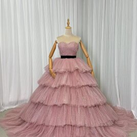 カラードレス ピンク ベアトップ キラキラチュール 柔らかく重ねたチュールスカート 編み上げ 花嫁の画像