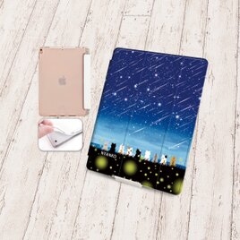手帳型iPadケース【バックカバー：ソフトタイプ】片面印刷/カメラ穴有【ほのぼのにゃんこ（流れ星と蛍火）】の画像