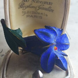 ヴィンテージ　青いリンドウの花／アルプス　ベークライト製ブローチの画像