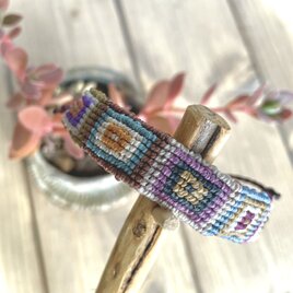 パッチワークの様なマクラメブブレスレット