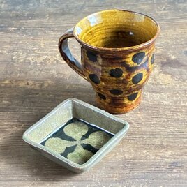 古民家風 飴釉丸紋マグと角小皿のセット｜古信楽土｜手仕事の器