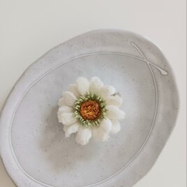 染め布花＊マーガレットのブローチの画像
