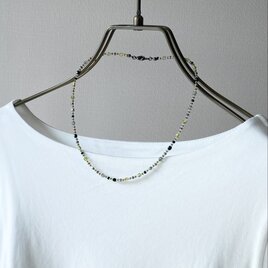 ボタニカルカラー　チェコガラスビーズのショートネックレス　- Olive -