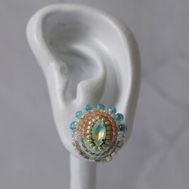金具が選べる　おしゃべりなイヤリング ピアス 53　まる　グリーン　おおぶり　サージカルステンレス　一点もの　ビーズ刺繍