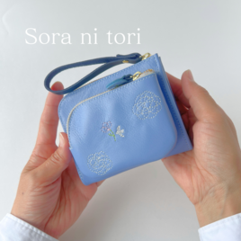 刺繍革財布『sora ni tori（空に鳥）』はなだLightBlue（牛革）二つ折りミニ財布