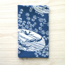 天然藍の型染め手拭い　水草と魚の画像