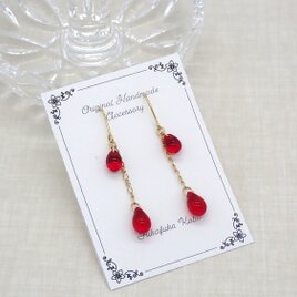 しずくビーズピアス／イヤリング【レッド】の画像