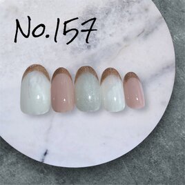 ミルキーホワイト×グレージュの大人ニュアンスネイルチップ＊マグネット×ゴールドライン＊フレンチデザインの画像