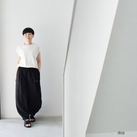 裾切替の綺麗めバルーンパンツ（ポリエステル100％）：黒［PT53LPBK］
