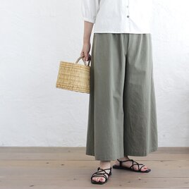 涼やかな、理想のパンツ。東炊きコットンリネンのワイドパンツ（カーキ）PT11の画像