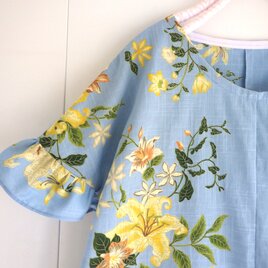 爽やか浴衣のブラウス、ラウンドネック、フリル袖　KENZO  KIMONO浴衣地使用　百合　の画像