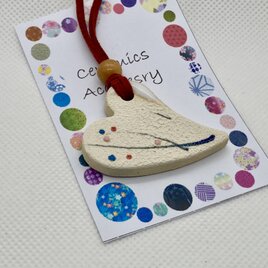 陶器のペンダント★陶器のネックレス★和柄ハート白★ワイン紐