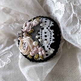 リボン刺繍*アンティークレース*薔薇*ブローチ*黒の画像