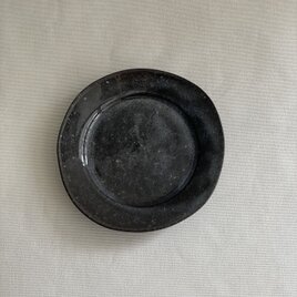 ワイドリム１２丸皿　黒土ムラサキ貫入の画像