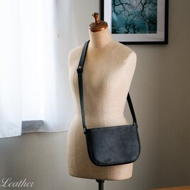 《Buono》Curve Line Shoulder Bag　ブラックの画像