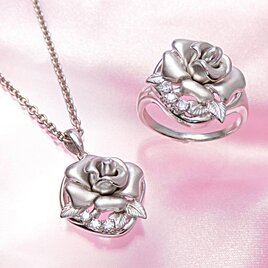 【セット特別価格】天然ダイヤモンド ・ 白バラ『ロイヤルハイネス』のリング& ペンダント　の画像