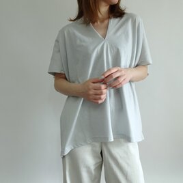 大人の夏服／スリットネック天竺プルオーバー＜ニュアンスライトブルー＞の画像