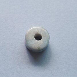 糸魚川翡翠　約3ミリ穴のいろんなビーズ10の画像