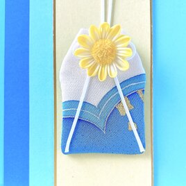 （向日葵と海辺の記憶）元巫女が作る花のお守り袋の画像