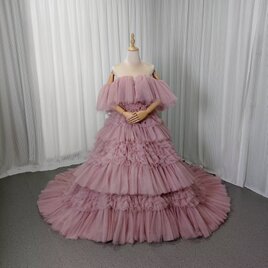 カラードレス ピンク オフショルダー 柔らかく重ねたチュールスカート 編み上げ 花嫁の画像