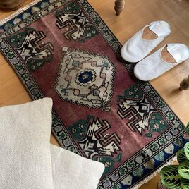 46×73ハーフラウンド　ペールオレンジ　草花ボタニカル　トルコヴィンテージラグ 46×73ハーフラウンド ペールオレンジ 草花ボタニカル トルコ
