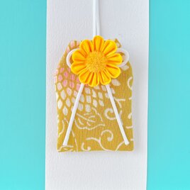 （あの日のヒマワリ）元巫女が作る花のお守り袋の画像