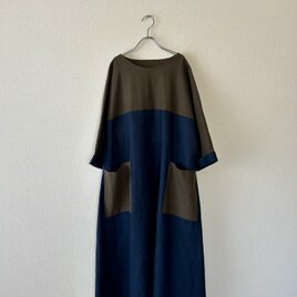 バイカラーのワンピース　カーキ&ネイビーの画像