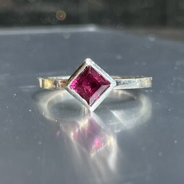 ロードライト　ガーネット　SQ　0.9ct　伏せこみ留　シルバーSV925リングの画像