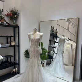 ウェディングドレス Vネック 長袖 ビジュー マーメイドライン 韓国風ドレス 細見えシルエット 結婚式の画像