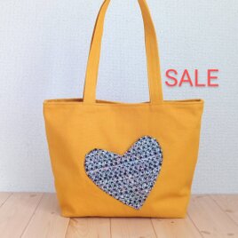 【在庫処分SALE】A4対応☆ファスナーポケット付き　ハートポケットのトートバッグ　マスタードイエロー帆布×黒ツイード　731