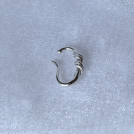 Coil around SV925オフィスカジュアル対応イヤーカフの画像