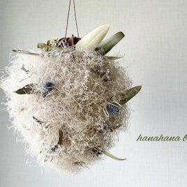 スモークツリーのフラワーボール フラワーリースの画像