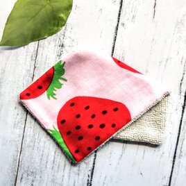 いちご柄　ハーフハンカチ　ガーゼハンカチ　ハンカチタオル　ピンク　ダブルガーゼ　マイクロファイバー　名入れの画像