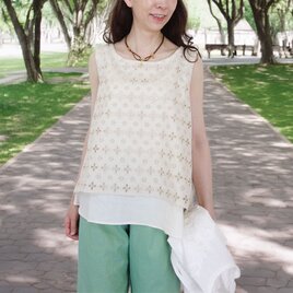 生成りコットンと花刺繍レースのバッククロスキャミの画像
