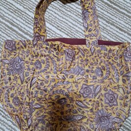 ラミネートの花柄バック