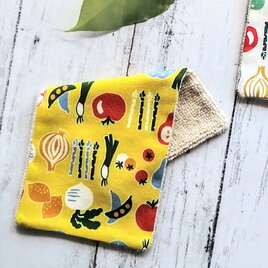 野菜柄　ハーフハンカチ　ガーゼハンカチ　ハンカチタオル　水色地　ダブルガーゼ　マイクロファイバー　名入れの画像