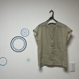 毎日着られる大人服　フレンチスリーブブラウス　コットンボイル　ベージュグリーンの画像