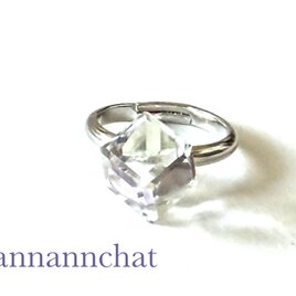 【ビンテージ　オーストリア製 swarovski  クリスタル　ラベンダー　大粒　 斜めキューブ　リング】の画像
