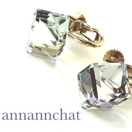 【ビンテージ　オーストリア製 swarovski  クリスタル　ラベンダー　大粒　 斜めキューブ　イヤリング】の画像