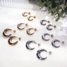 サイズ選べる★黄昏月のピアス★サージカルステンレス・中空モチーフのスタッドピアス　～Silver/Gold