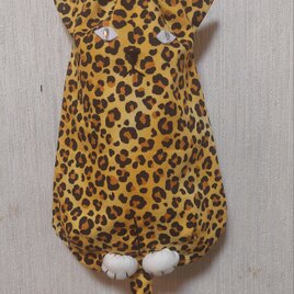 お座りジャガー猫の巾着の画像