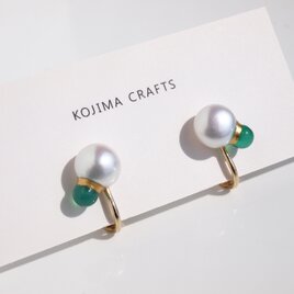 パールとグリーンオニキスの金継ぎパール[イヤリング]　淡水パール　緑瑪瑙　金継ぎ