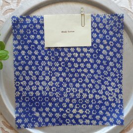 みつろうエコラップ 四角M：スカイブルー×ホワイト  小花柄 　<インド綿ブロックプリント エコラップ eco>の画像