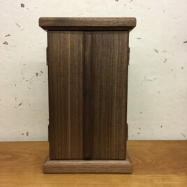 小さな厨子仏壇（ヲールナット）の画像