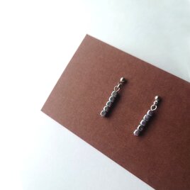 キューブのヘマタイトピアス/5個
