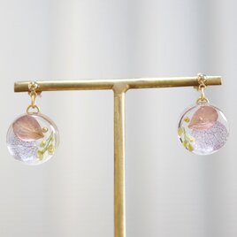 レジンアート　ラウンドピアス〈時の羽音〉の画像