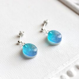 レジンアート　オーバルピアス〈海の見える丘〉