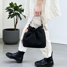 撥水加工で雨の日も安心！丈夫で可愛い巾着バッグ　 BALON mini：ブラック×ベージュ　 CORDURA撥水加工ナイロン
